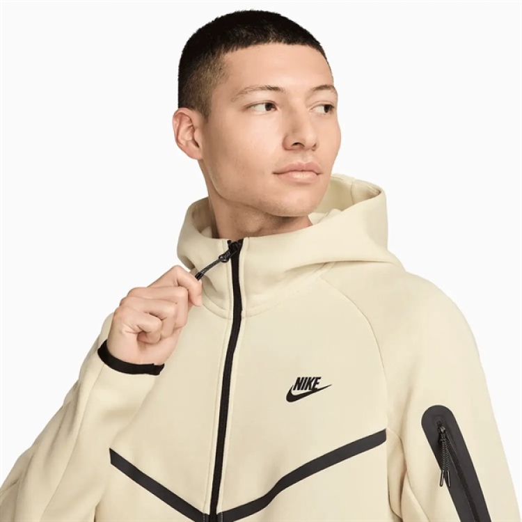 nike cream tech fleece